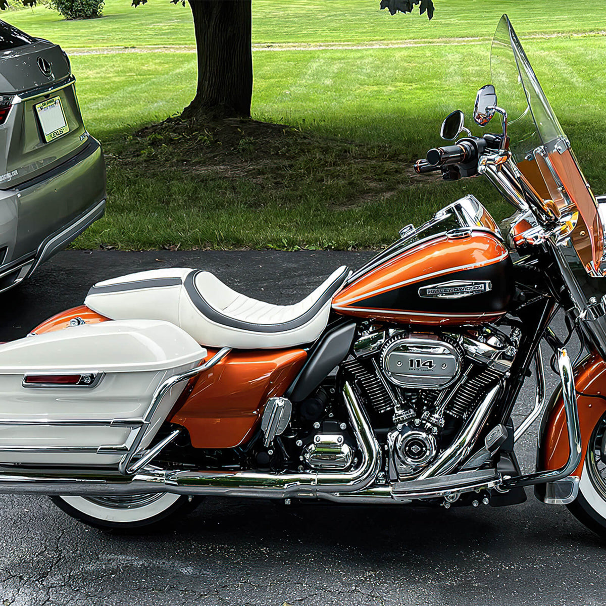 Mats-Csrewy2-Up One-Piece Passenger Seat Fit for '09-'23 Touring and Tri Glide ModelsZT021-BW2-Up One-Piece Passenger Seat Fit for '09-'23 Touring and Tri Glide Models